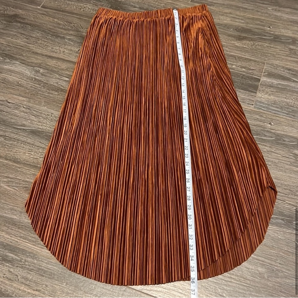 NEW Doe & Rae Pleated Suede Skirt in Rust Color Size Large - Picture 9 of 9